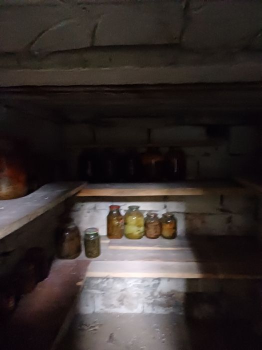 Гараж з підвалом