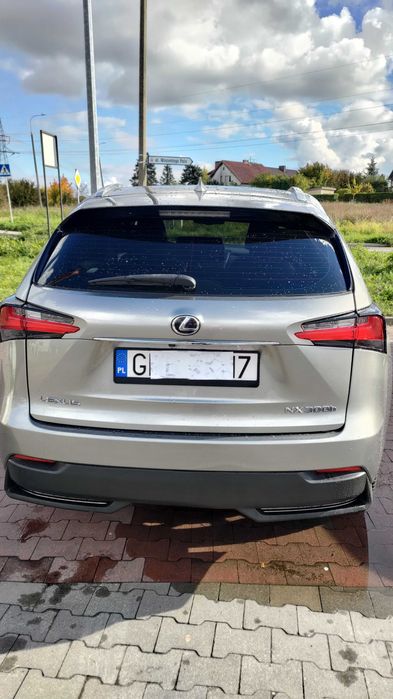 OKAZJA Sprzedam samochód osobowy SUV LEXUS NX 300h HYBRYDA 4x4