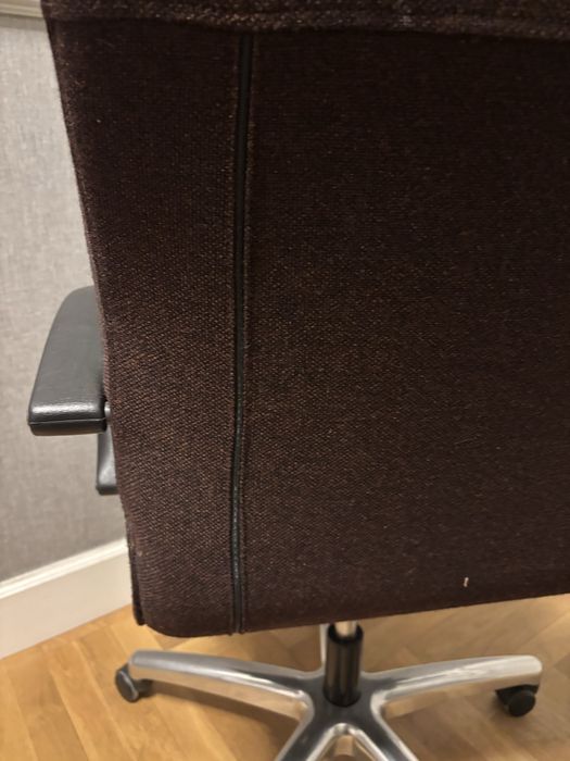 Eleganckie brazowe krzeslo obrotowe do biura office