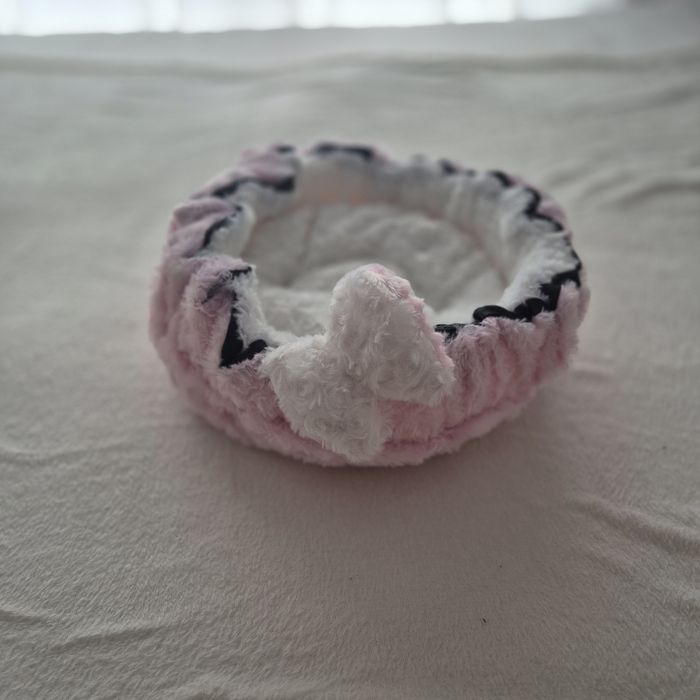 Ręcznie szyte legowisko dla psa lub kota r.(S) – na zamówienie