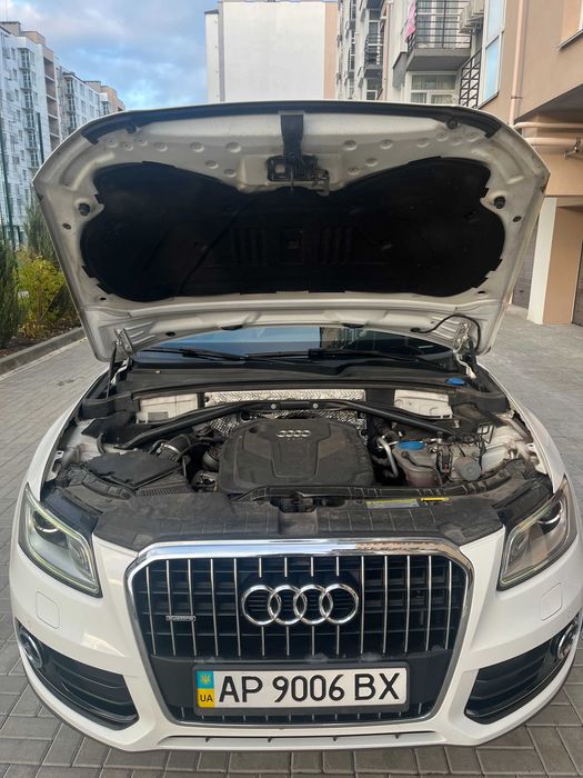 AUDI Q5 офіційний, без пошкоджень