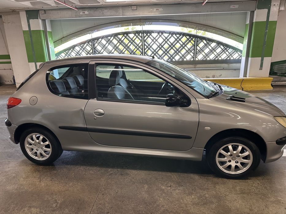 Peugeot 206 — bom estado