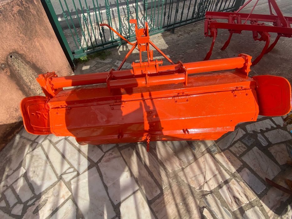 Trator Shibaura SD2243 s/doc. s/mat. usado com fresa usada