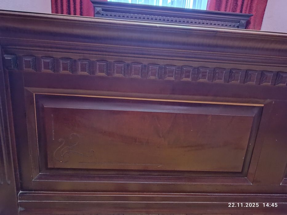 Ліжко дерев'яне із матрацом