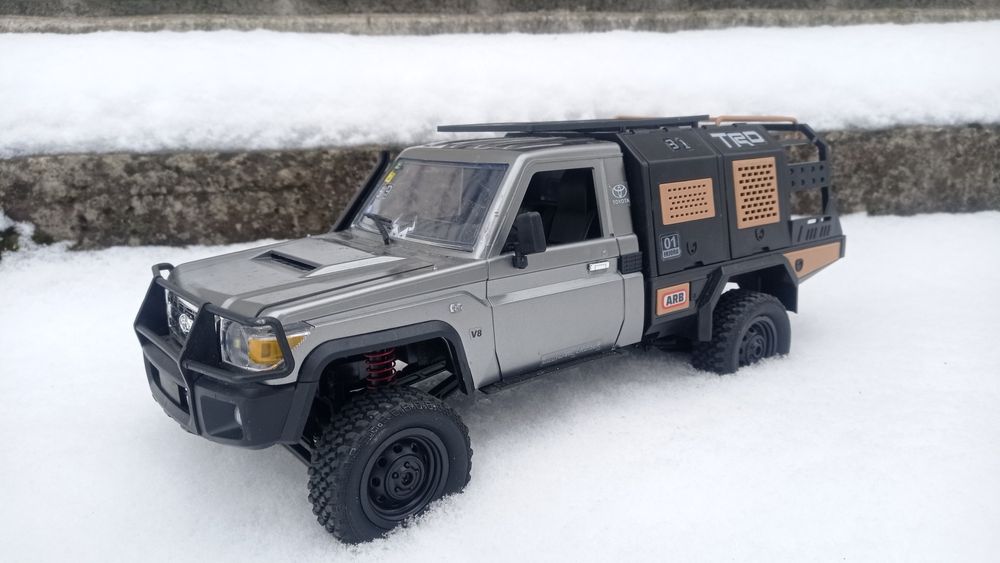Продам машинку MN82S 1/12  Toyota land cruiser silver crauler джип rc