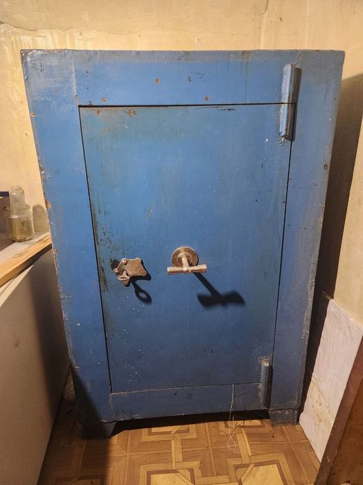 Продам качественний сейф