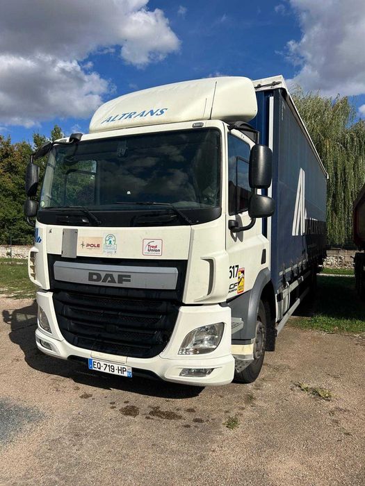 DAF CF 320 - 2017  c/ plataforma retrátil