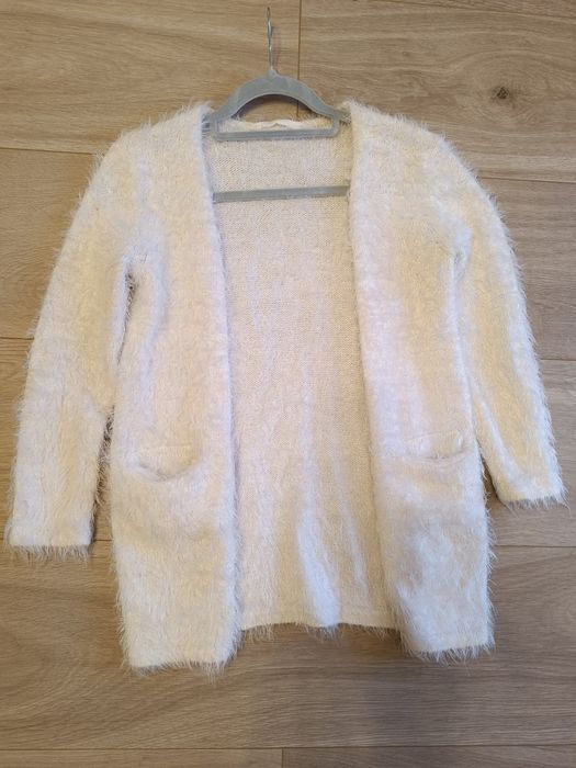 Sweterek dziewczęcy biały