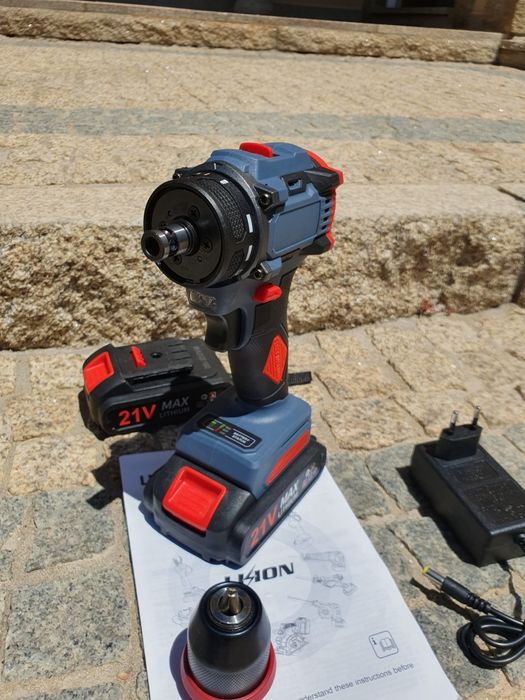 Aparafusadora / Berbequim 21V Brushless (Nova c/ 2 Baterias)