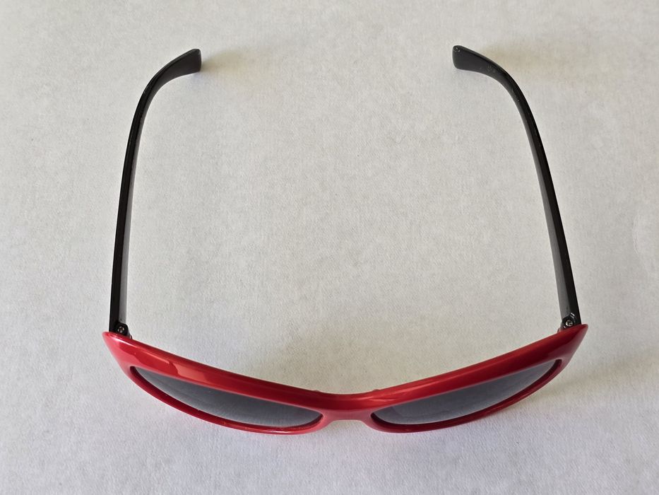 Okulary przeciwsłoneczne, czerwono-czarne kocie oczy