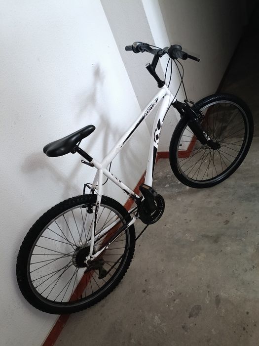 85€ bicicleta roda 26 pegar e andar tudo ok