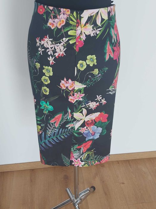 Spódnica w kwiaty Salko