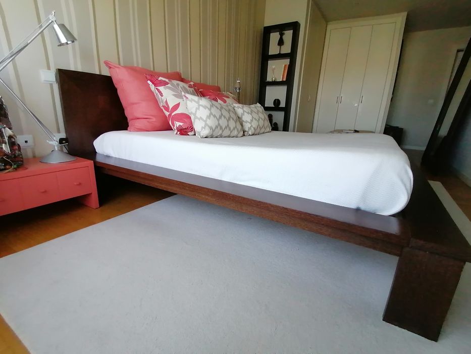 Conjunto de 2 mesinhas cabeceira lacadas 30%brilho.