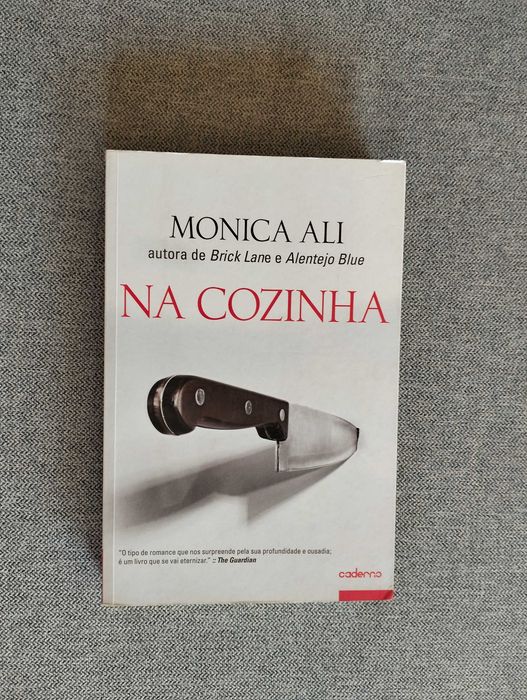 Livro "Na cozinha" de Monica Ali