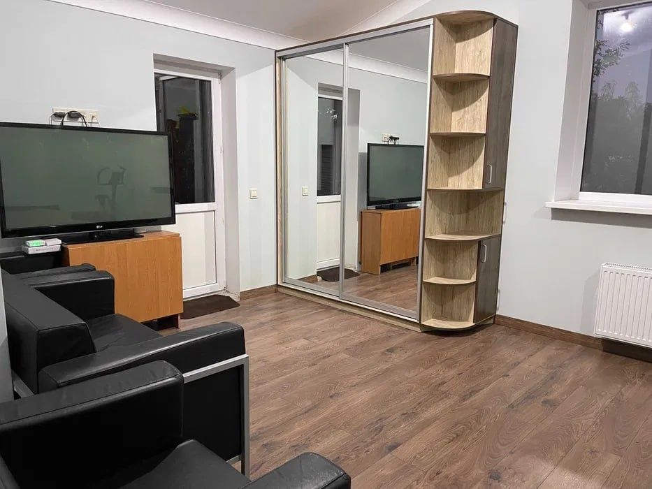 Закрытый КГ возле метро Академгородок и Житомирская