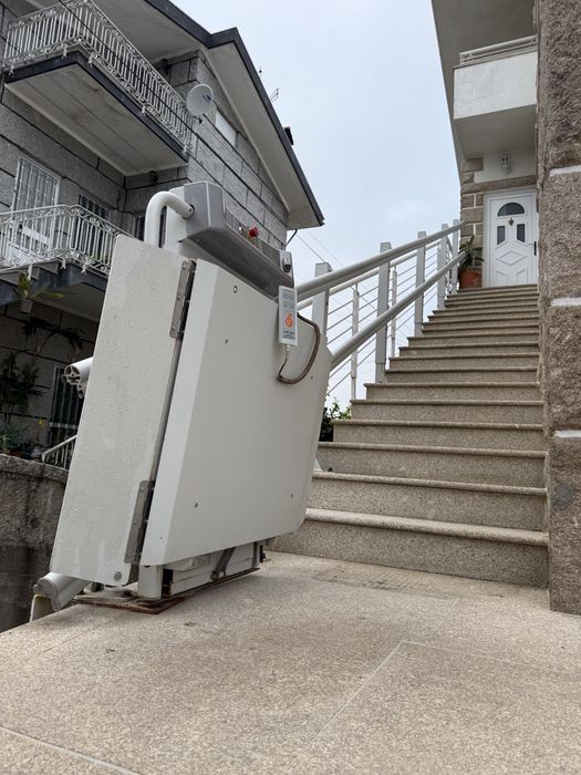 Plataforma Elevatória Stannah Exterior 250 kg para Escadas