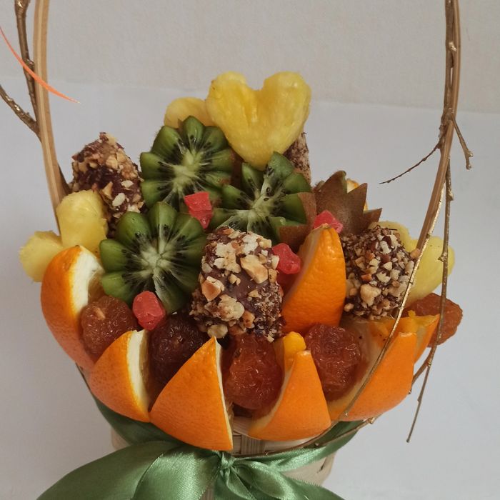 Фруктово-конфетные букеты