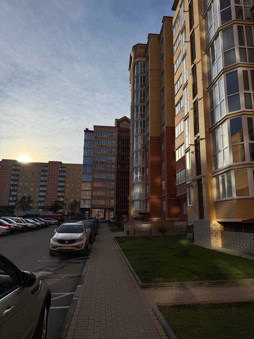 Пров.Тарнавського, сучасний ремонт. Кухня-студія + спальня.