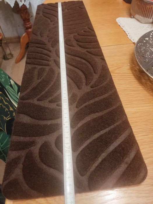 Zestaw mat samoprzylepnych na schody. Kolor kawy.