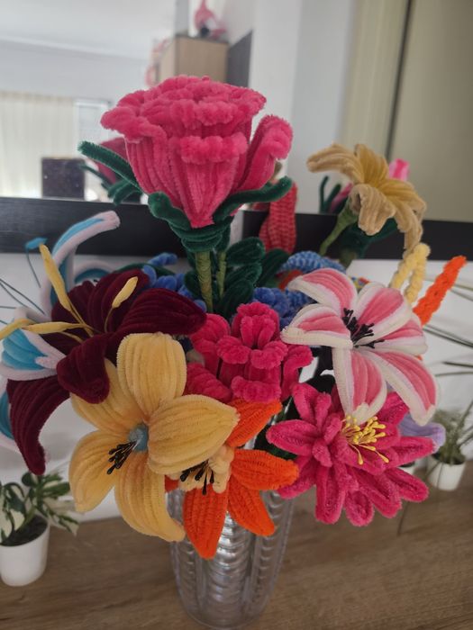 Flores Artesanais em Chenille – Lírios, Rosas, Tulipas, Dálias