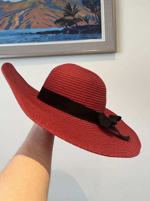 Літній жіночий капелюх