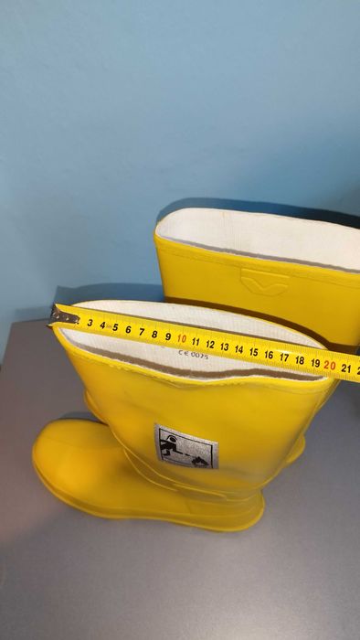 Профессиональные защитные  спец сапоги, обувь производства Франция.