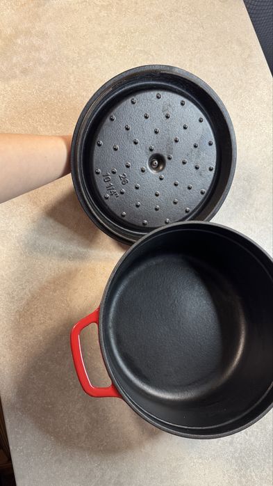 Чавунна каструля 4,6 л, 26 см, зовні емаль, для духовки і плити