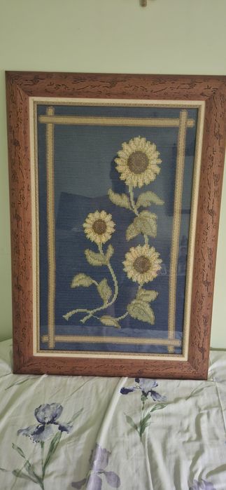 Quadro com bordado de arraiolos