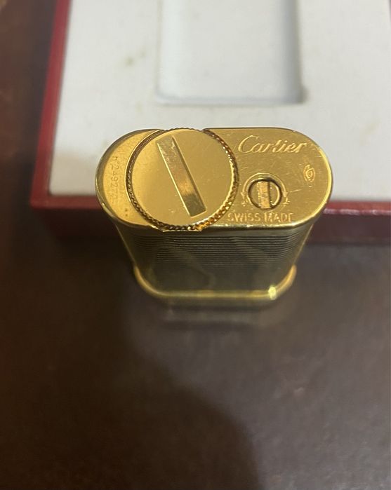 Isqueiro dourado Cartier “ Piton “