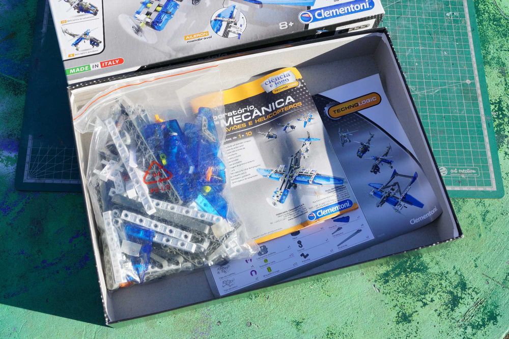 Kit montagem Clementoni 10 modelos "Aviões e Helicópteros"