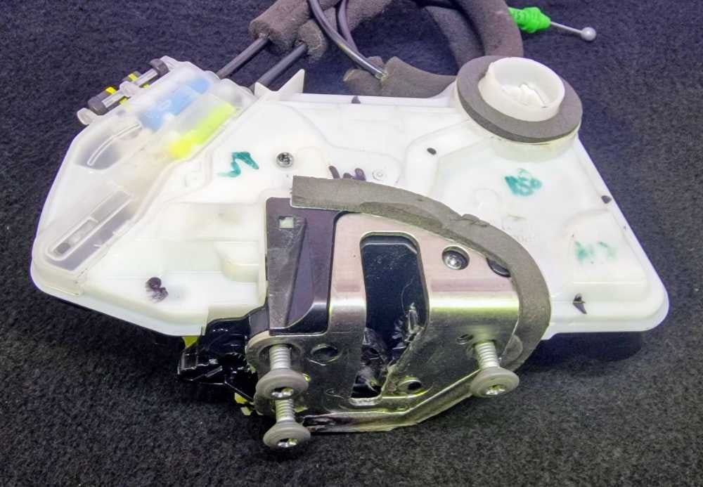 Fechadura / Fecho Porta Trás Direito - TOYOTA C-HR