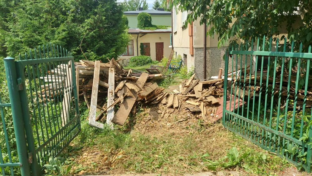 Oddam za darmo drewno z rozbiórki budynku