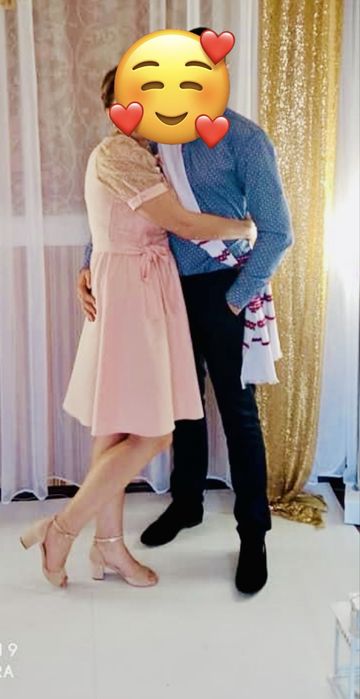 Плаття з коротким рукавом персикового кольору