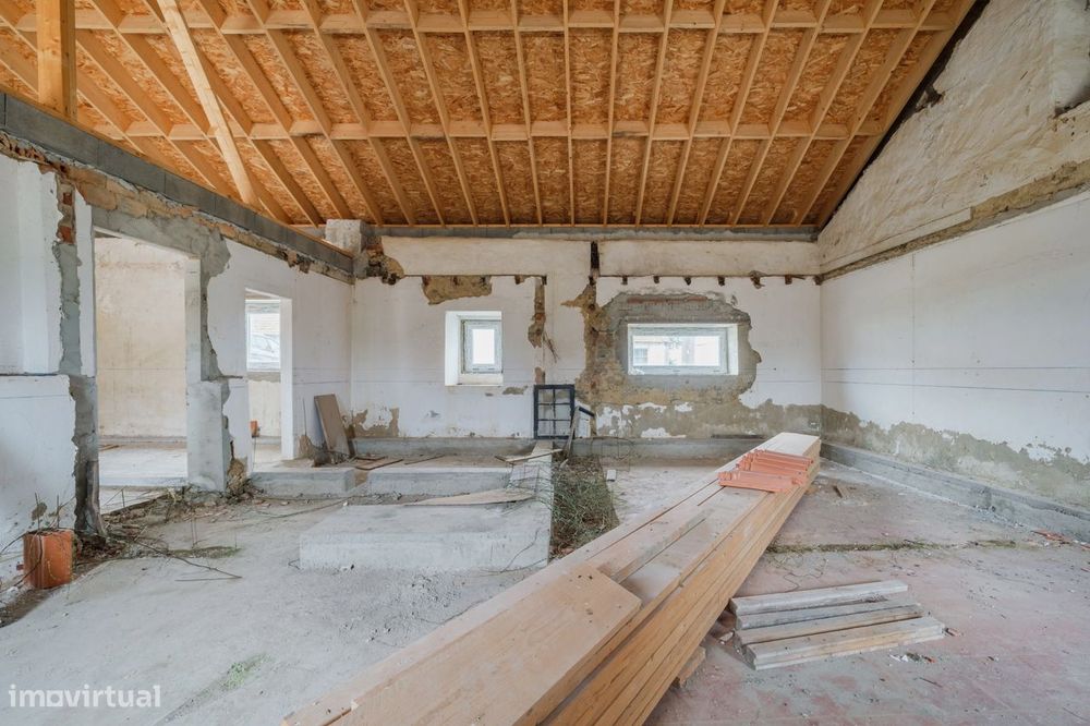 Moradia para Reabilitar com Projeto Aprovado em Óbidos