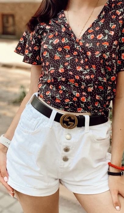 Białe dzinsowe szorty