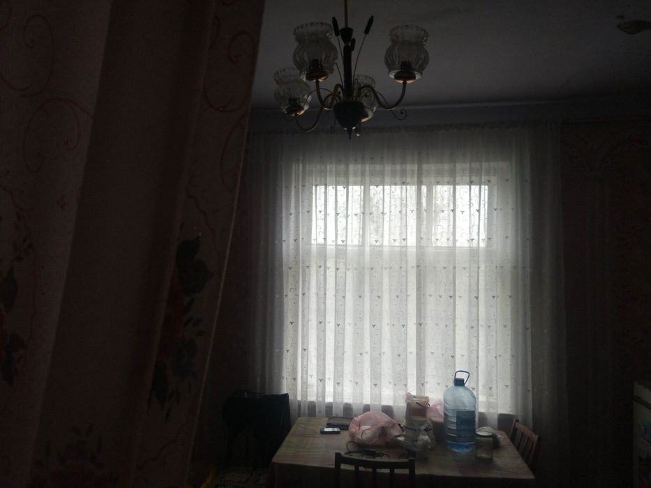 Продам 4 кімнатни будинок 35 км від Чернівців ,село Ржавенці