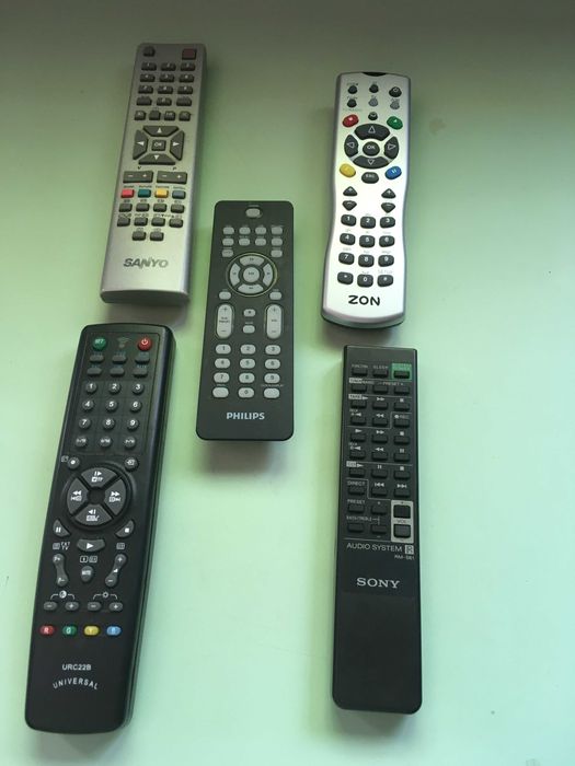 Comandos para TV a funcionar os 5 são 30 euros