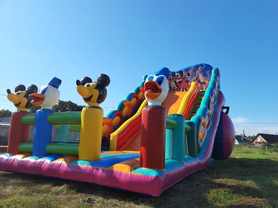 Карусель, надувная горка, аттракционы