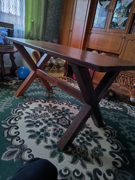 Стіл з масиву дерева