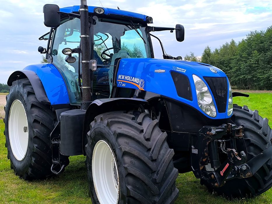 Ciągnik New Holland T 7. 250 Auto Command  pneumatyka  tuz 50 km/h