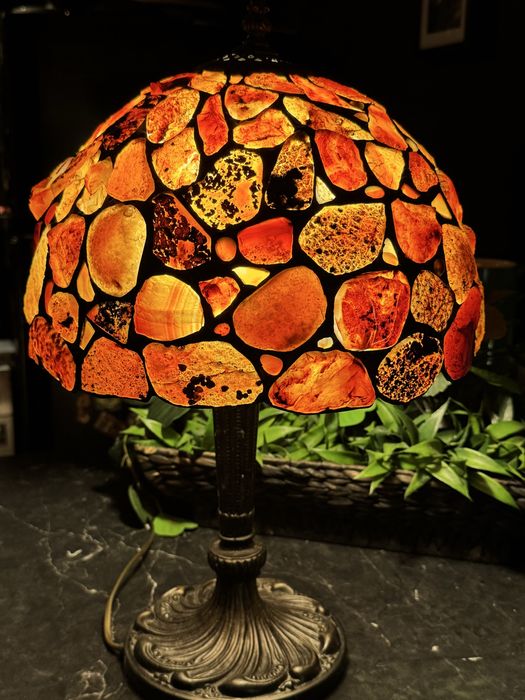 Lampa witrażowa z bursztyna