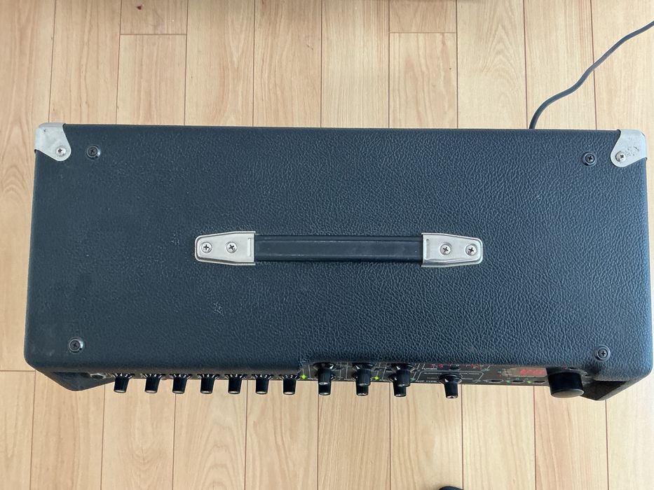 Fender Cyber-Deluxe 65W (C/ Pedal 4-Botões) – Raro/Vintage Digital