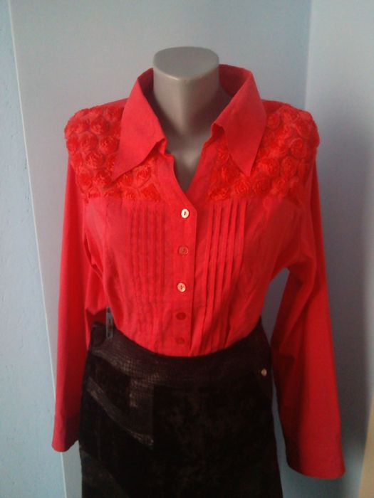 Блузка з 3D ажуром розм 52. Нова. Юбка розм 50.