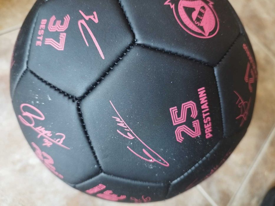 Bola oficial do Benfica, autografada, nova