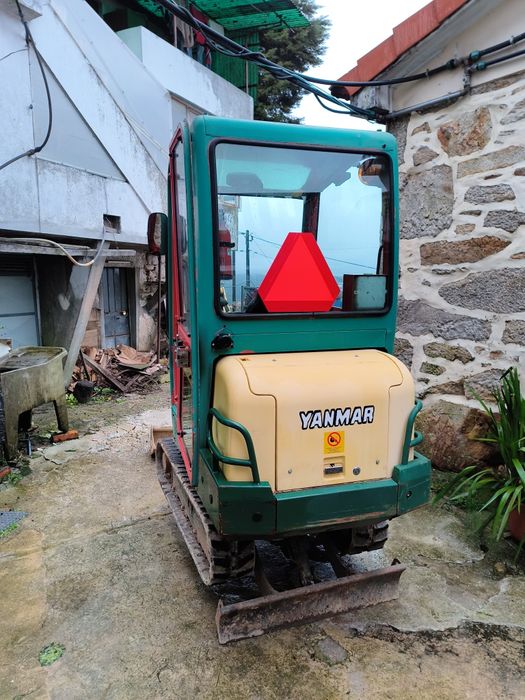 Mini giratória Yanmar b15 1500kg