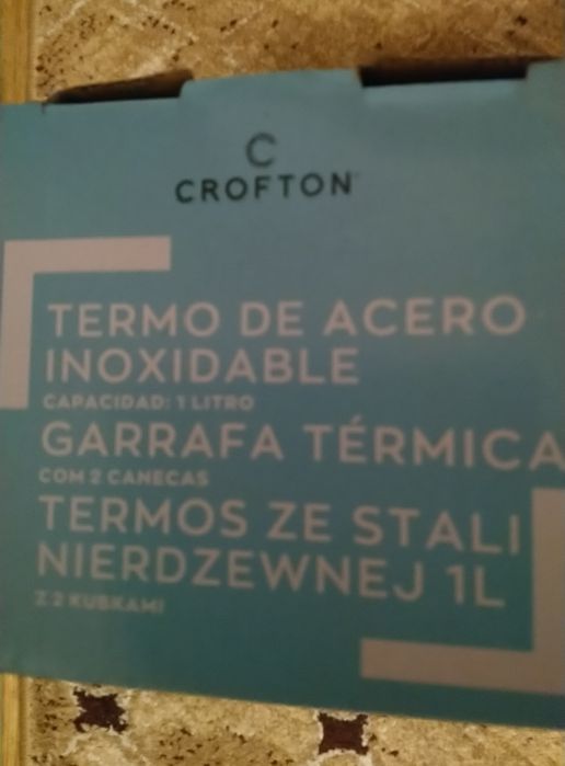 Termos marki Crofton ze stali nierdzewnej 1-litrowy plus dwa kubki.