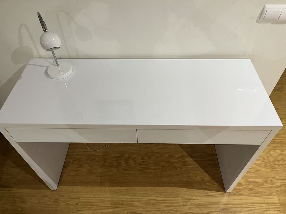 Secretária branca com duas gavetas