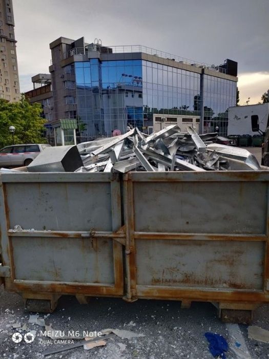 Вивіз хлама гілок сміття уборка участка вывоз мусора веток демонтаж