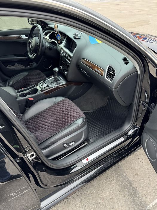 Продам Ауді А4 2015