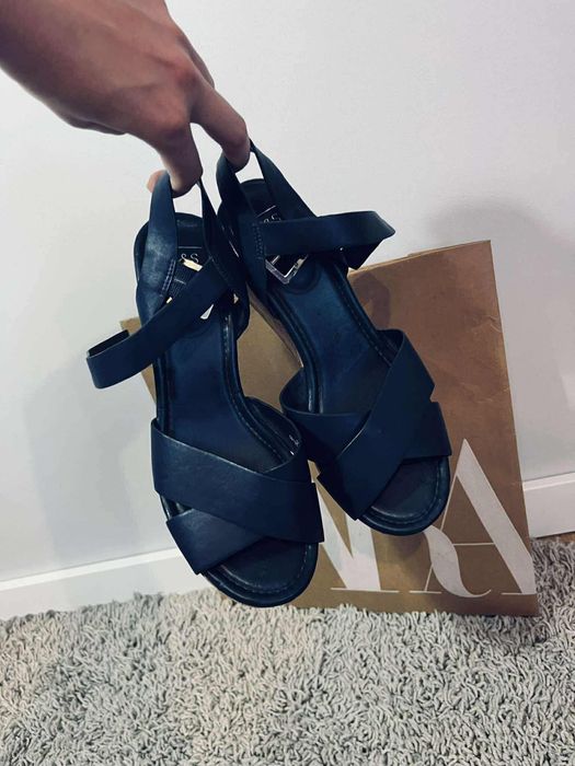 Piękne sandały m&s 38 koturny czarne eleganckie